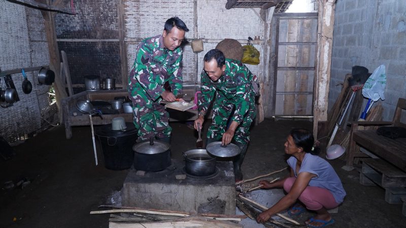 Di Balik Pembangunan TMMD, Prajurit Kodim 0808/Blitar Ikut Menyatu di Dapur Warga
