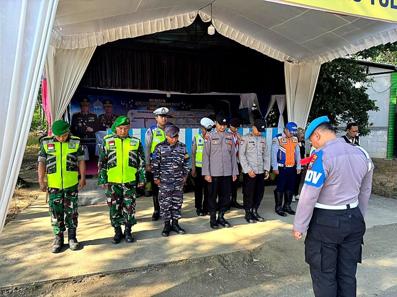 TNI-Polri Bersama Instansi Terkait Jaga Pos Pengamanan Idul Fitri di Simpang JLS Besuki