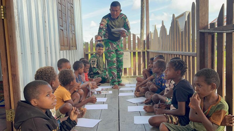 Di Ujung Asmat, Prajurit Mengajar: Anak-anak Kampung Mabul Belajar Membaca dan Bermimpi