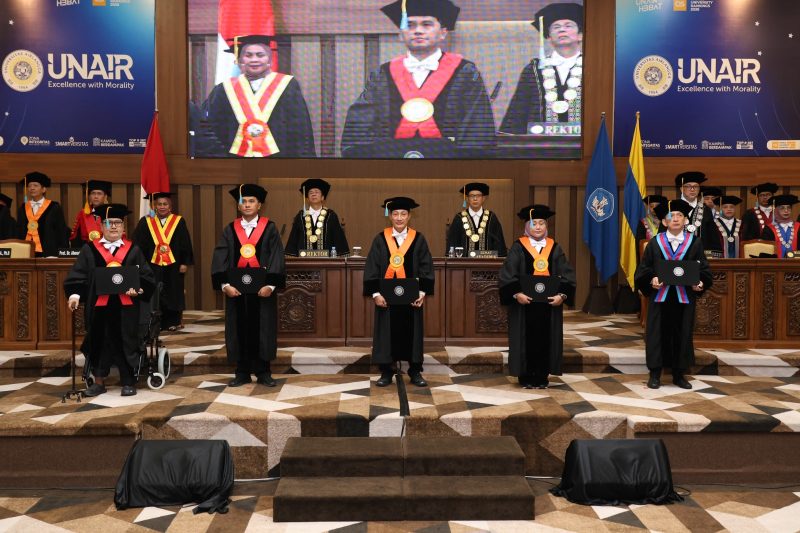 UNAIR Kukuhkan Lima Guru Besar, Perkuat Barisan Intelektual Hadapi Tantangan Strategis Bangsa