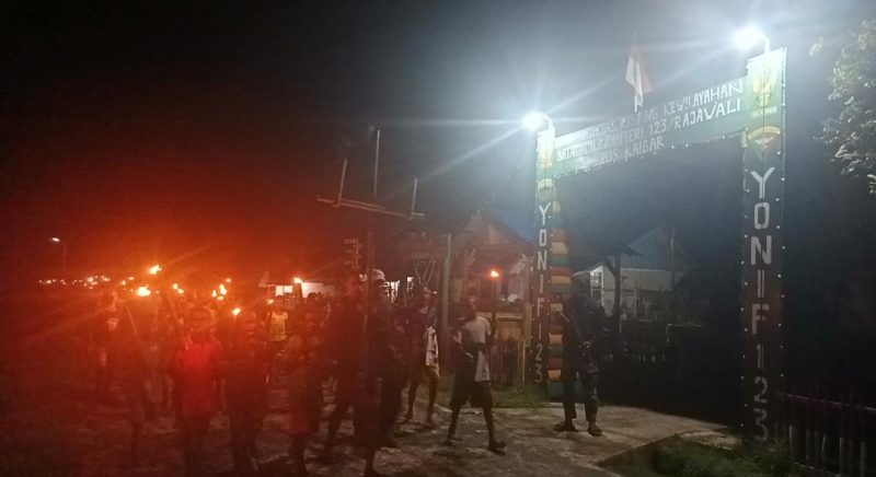 Di Pedalaman Papua, Prajurit TNI dan Warga Rayakan Paskah dalam Hangatnya Kebersamaan