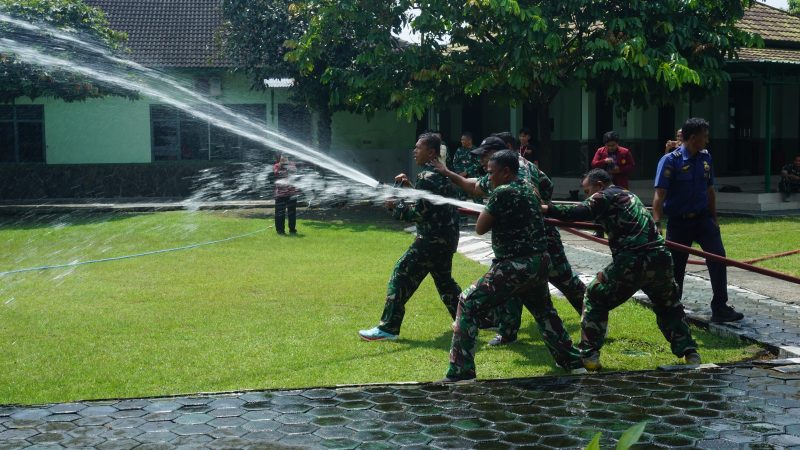 Tingkatkan Kesiapsiagaan, Kodim 0735/Surakarta Gelar Sosialisasi Dan Simulasi Pemadaman Kebakaran