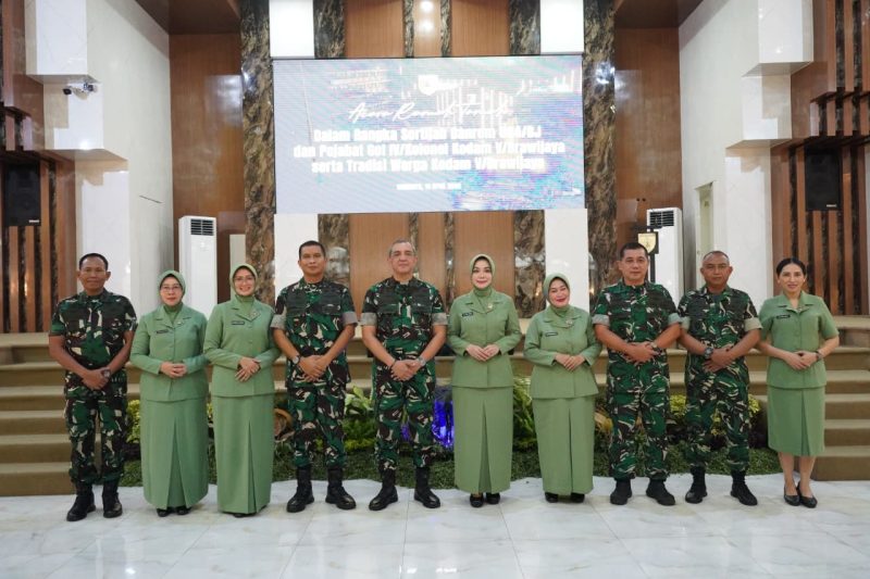 Pangdam V/Brawijaya Tegaskan Regenerasi Kepemimpinan Melalui Sertijab Danrem 084 BJ dan Pejabat Golongan IV