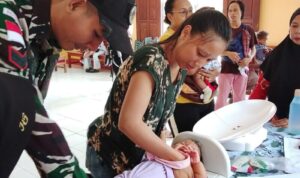 TNI Gelar Posyandu di Perbatasan Keerom, Dukung Pencegahan Stunting Anak Papua