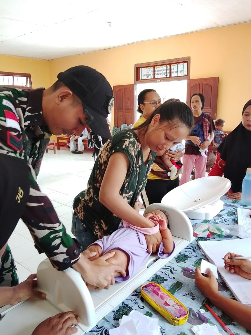 TNI Gelar Posyandu di Perbatasan Keerom, Dukung Pencegahan Stunting Anak Papua