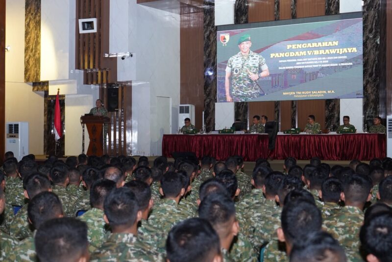 Mayjen TNI Rudy Saladin Bekali 590 Personil Pengawak Brigif dan Yonif TP Jajaran Kodam V/Brawijaya