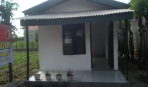 Dari Rumah Nyaris Roboh Menjadi Hunian Layak, Babinsa Kedungwaru Wujudkan Harapan Ibu Feri