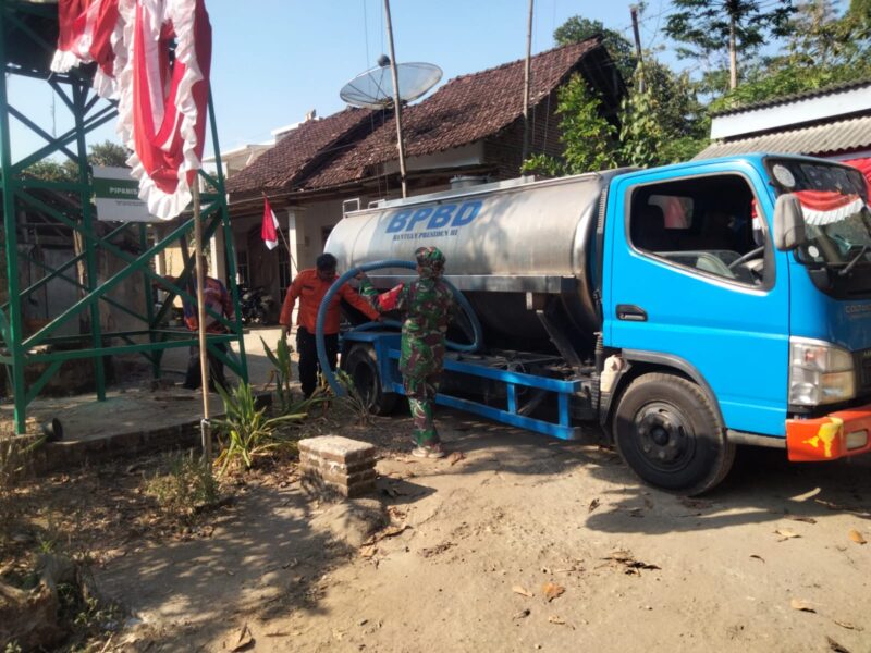 Kekeringan Melanda Prambon, 6.000 Liter Air Bersih Disalurkan