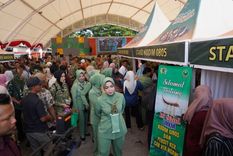 Pangdam V/Brawijaya Kunjungi Makorem 081/Dsj Madiun, Tinjau Bazar Pasar Murah HUT TNI Ke-81