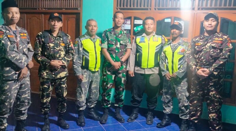 Patroli Cipta Kondisi, Babinsa Koramil 14 Jatisrono Bersama Polsek dan Banser Jaga Keamanan Wilayah