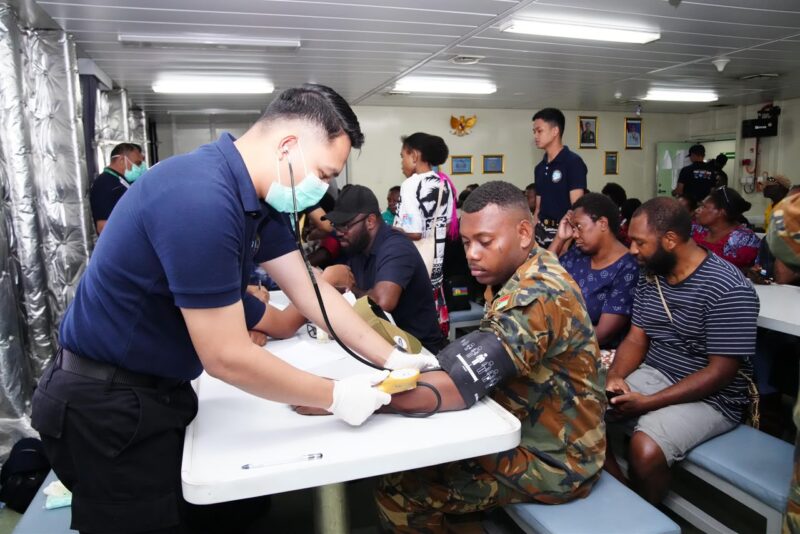 Diplomasi Maritim TNI AL Sentuh Vanuatu, Satgas Port Visit 2026 Hadirkan Layanan Kesehatan hingga Bansos