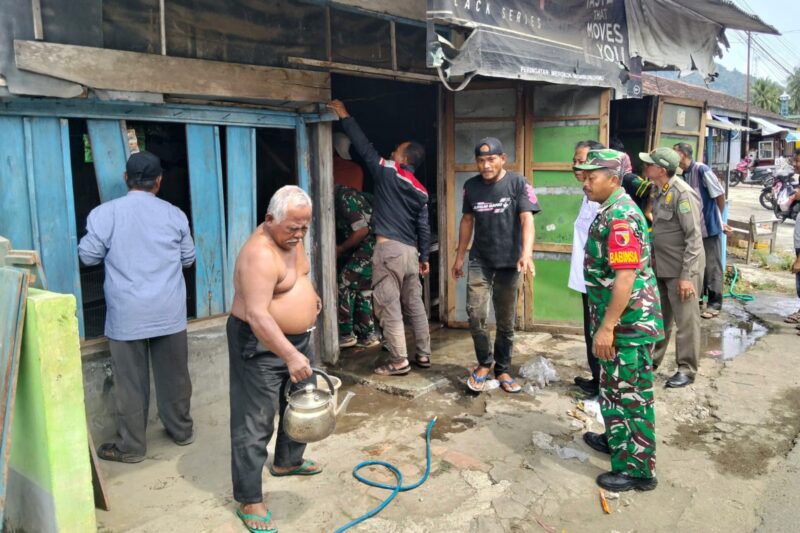 Kebakaran Hanguskan Toko dan Bangunan Sekolah di Trenggalek, Petugas Gabungan Gercep Lakukan Ini